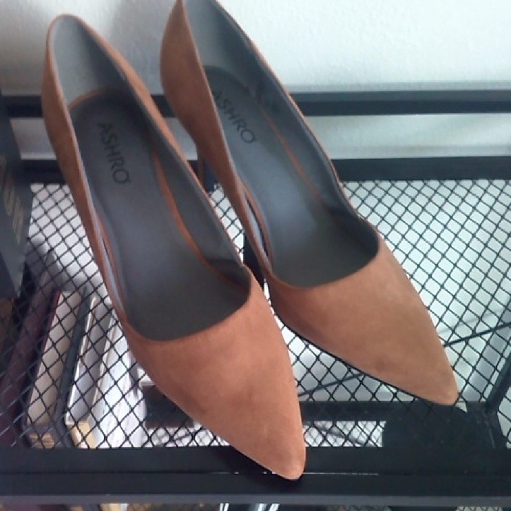 Ashro Women's Brown Suede Heels